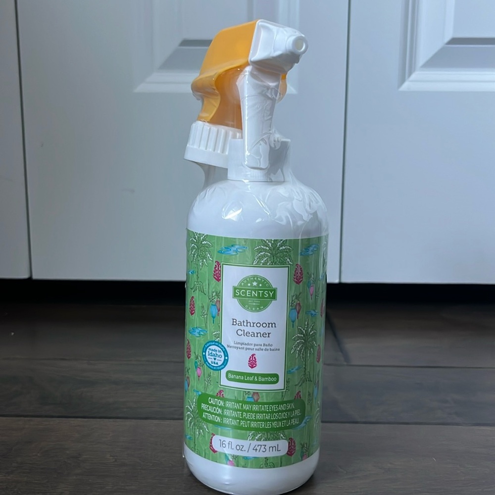 Scentsy Bathroom Cleaner in Banana Leaf + Bamboo